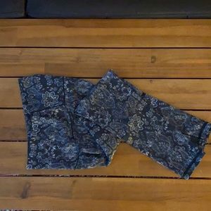 Aerie super soft high-waisted 7/8 patterned leggings, size L